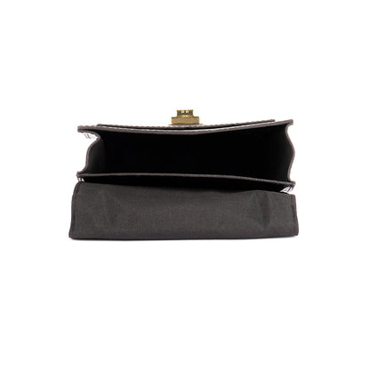 zwarte mini-clutch-draagtas met meerdere banden