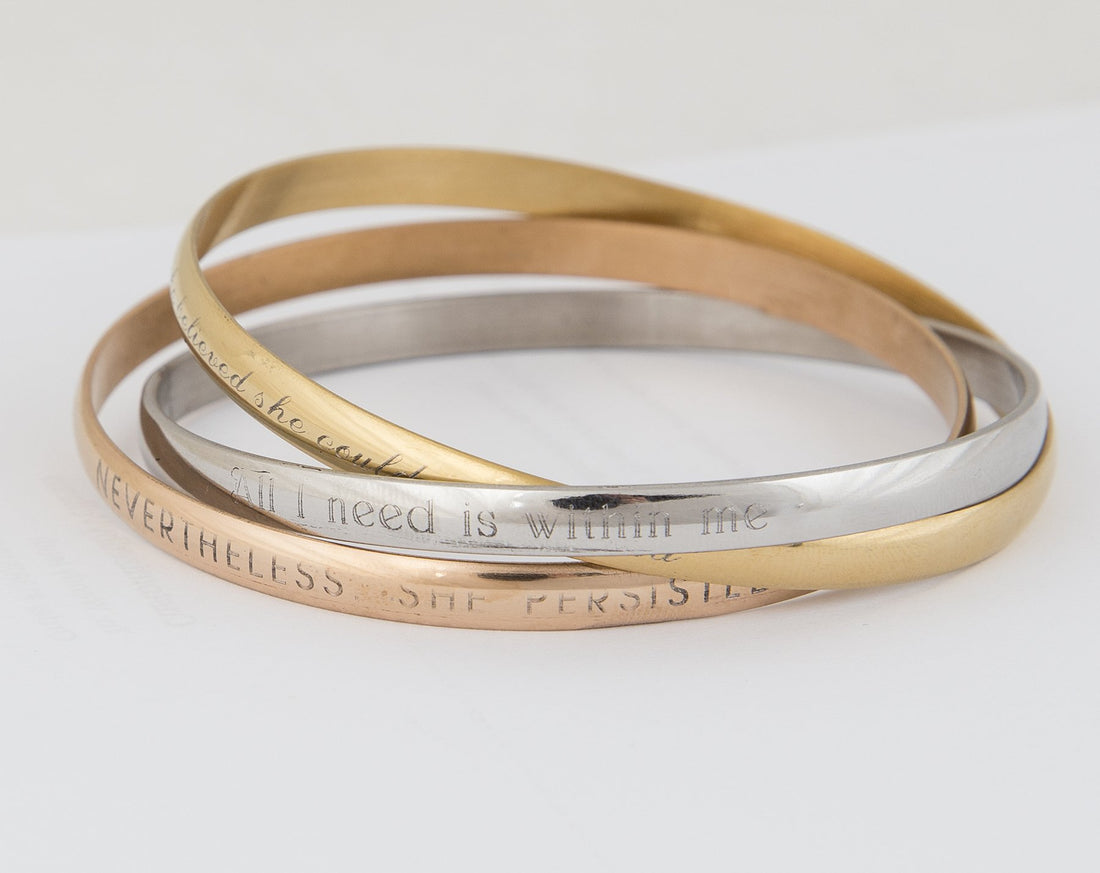 Gepersonaliseerde in elkaar grijpende armbanden cadeau, inspirerende quote gegraveerd