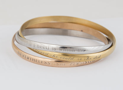 Gepersonaliseerde in elkaar grijpende armbanden cadeau, inspirerende quote gegraveerd