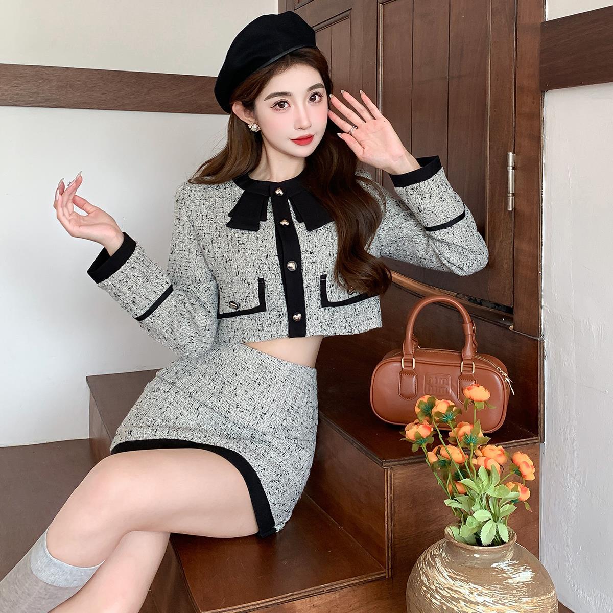 Age-reducing Bow Coat Plus Skirt Outfit