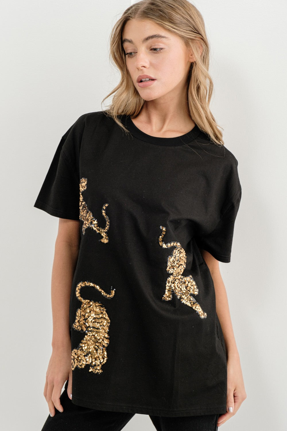 Katoenen T-shirt met gouden pailletten en tijgerafbeelding met korte mouwen