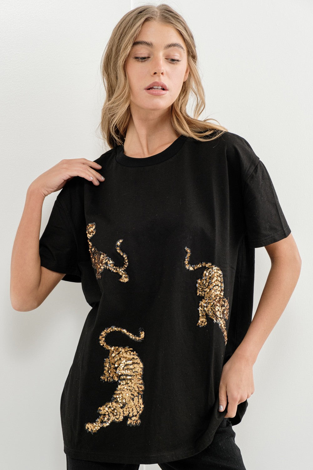 Katoenen T-shirt met gouden pailletten en tijgerafbeelding met korte mouwen