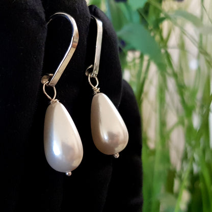 Dew Drop - Teardrop Shell pareloorbellen