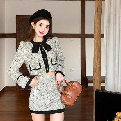 Age-reducing Bow Coat Plus Skirt Outfit