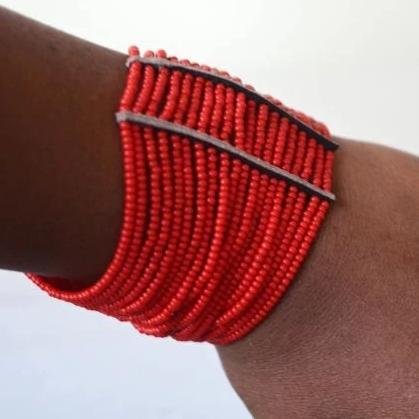 Maasai Afrikaanse kralen manchet spiraalarmarmband,