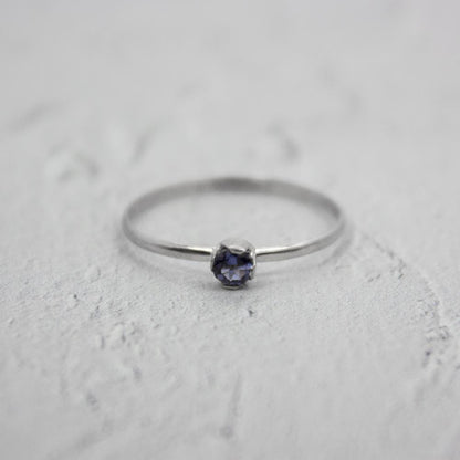 Sierlijke Iolite Solitaire Sterling zilveren ring