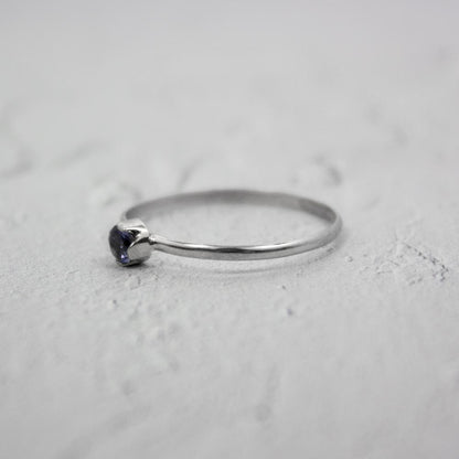 Sierlijke Iolite Solitaire Sterling zilveren ring